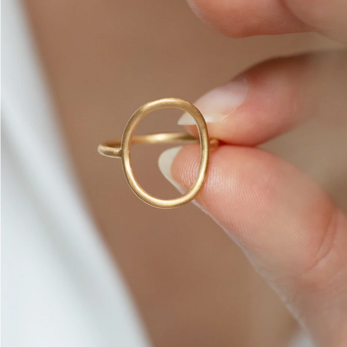 https://aquilajewellery.com/collections/handmade-silver-rings-for-special-days-and-every-days/products/tarutao-matt-9ct-gold-vermeil-oval-ring