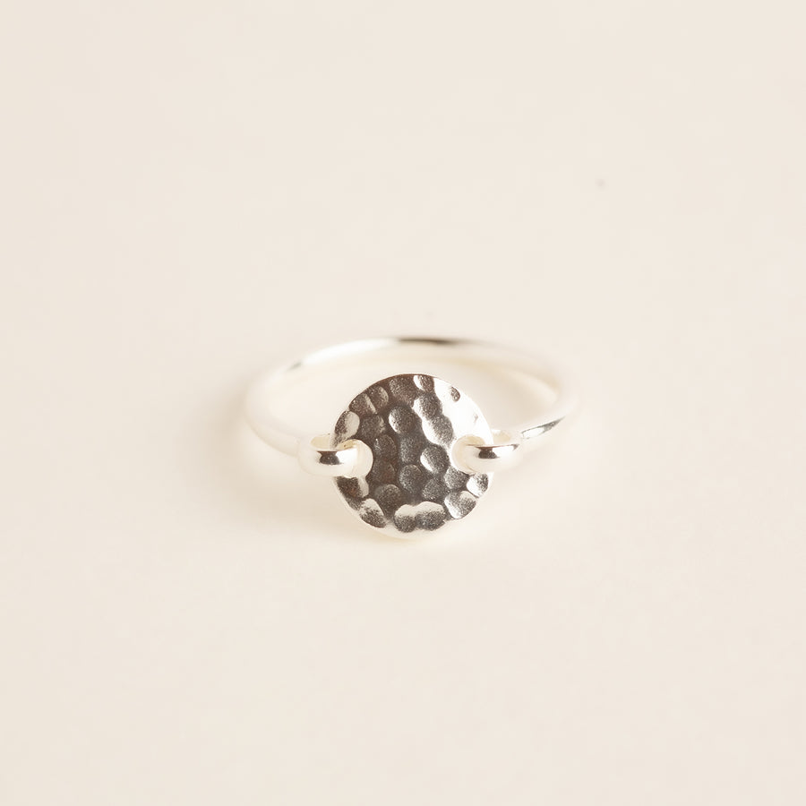 Agonda - Hammered Silver Tilting Disc ring