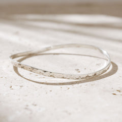 Agonda - Thin Hammered Silver Bracelet