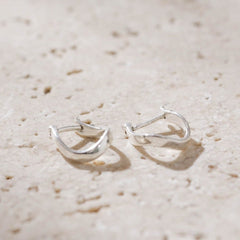 Tanna - Silver huggie hoops