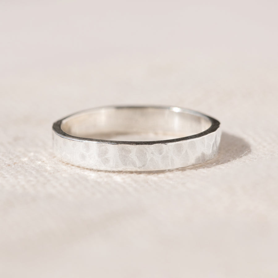 Agonda - 3mm Hammered Silver Ring